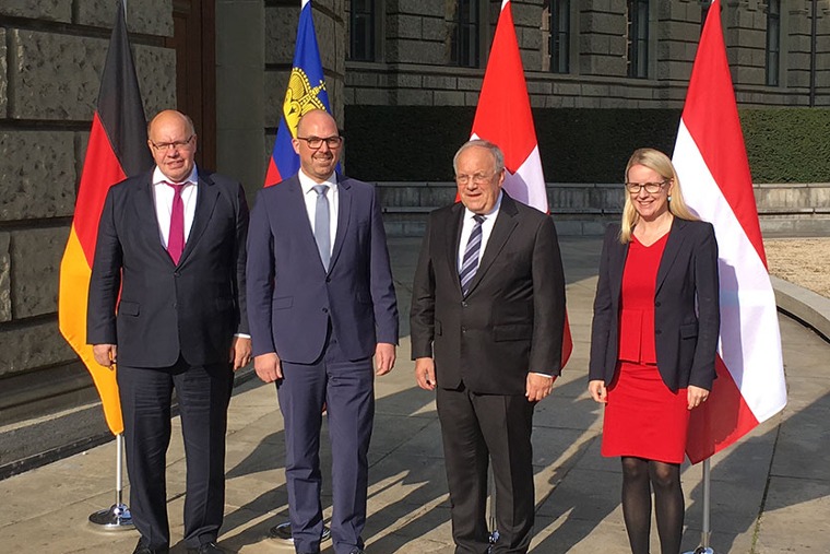 Bundeswirtschaftsminister Peter Altmaier, der liechtensteinische Regierungschef-Stellvertreter Dr. Daniel Risch, der Schweizer Bundesrat Johann Schneider-Ammann und die österreichische Wirtschaftsministerin Dr. Margarete Schramböck (v.l.n.r.)