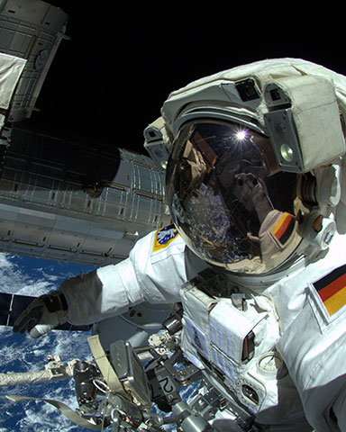Astronaut symbolisiert das Thema Luft- und Raumfahrt